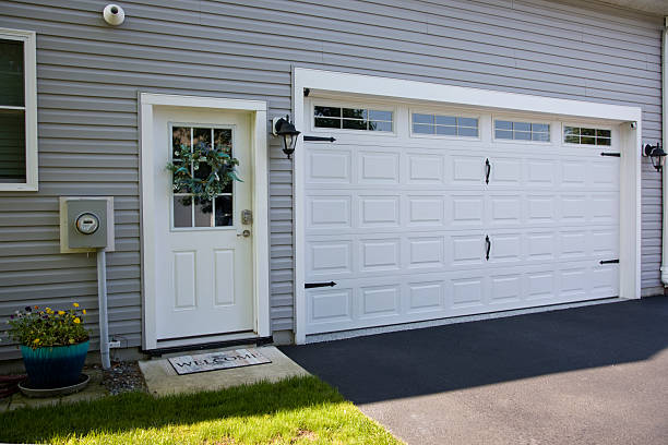 24/7 Emergency Garage Door Roller Replacement experts in Franklin, MI